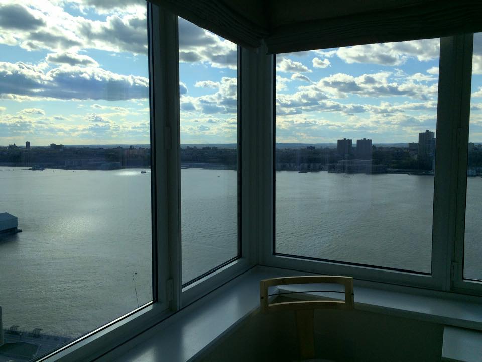 マンハッタン西端方面の眺望。3億円超の価格。