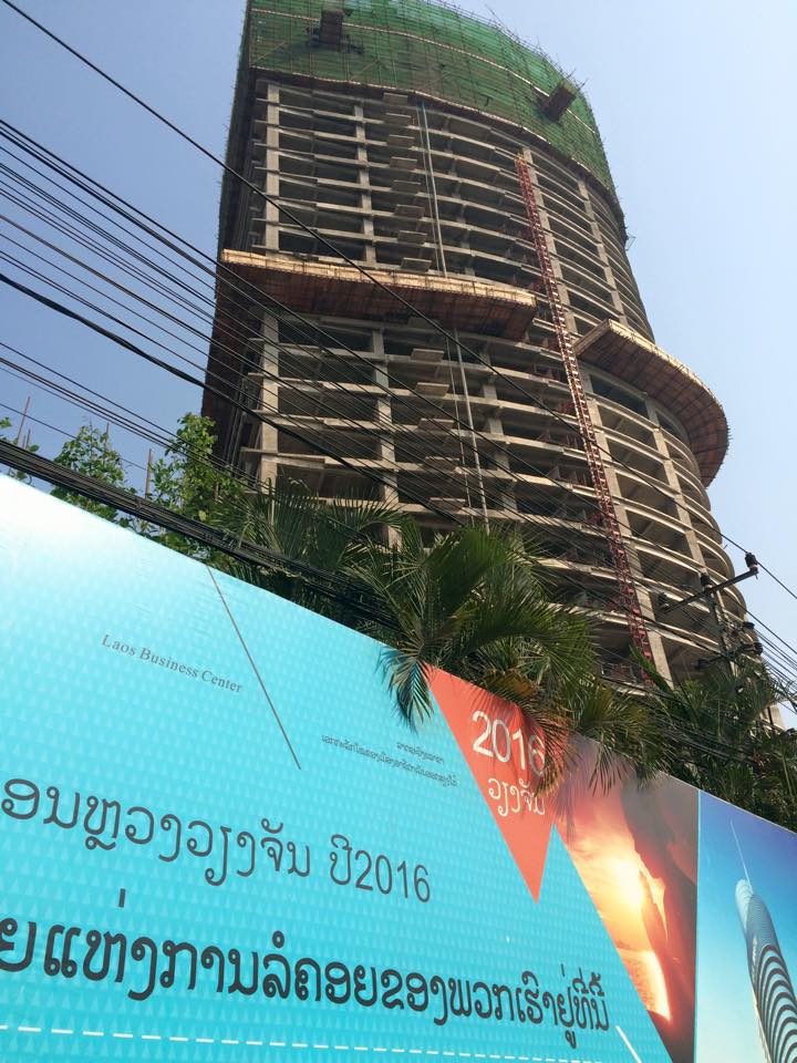 32階建ホテル建設中