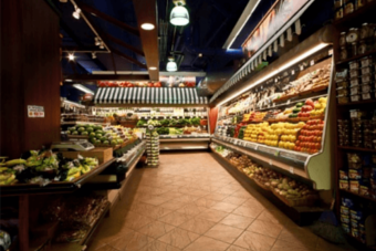 MANDALA　TOWN住民のために、1階部分にスーパーマーケット、サービスセンター、ショッピングモールを含む多くの商業施設を計画。