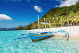 フィリピンと言えば海！美しいビーチと珊瑚礁に囲まれた南の島は日本人にも人気です。